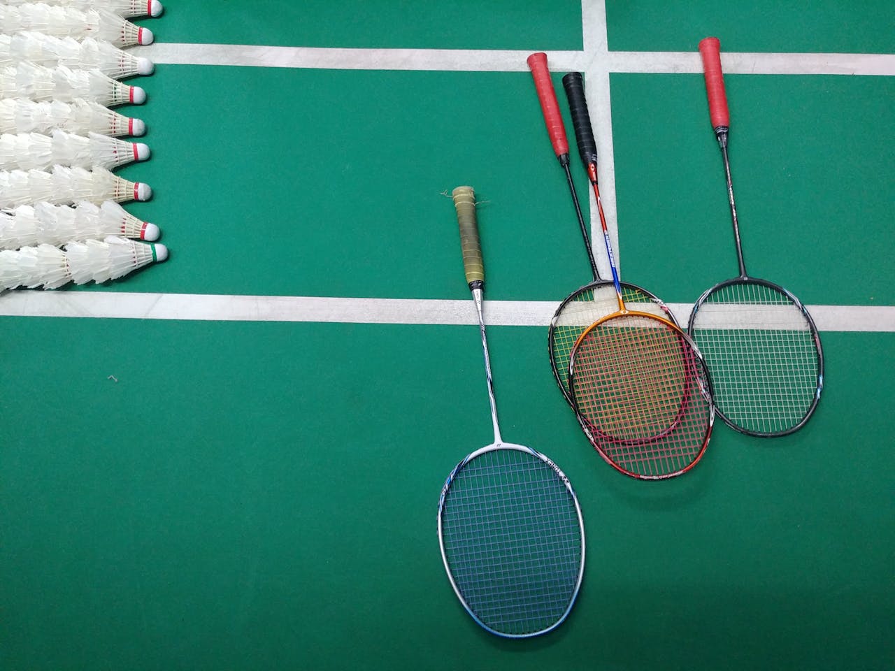 Hvordan Vælger Man Den Perfekte Badmintonketcher: En Guide til Valg af det Ideelle Udstyr