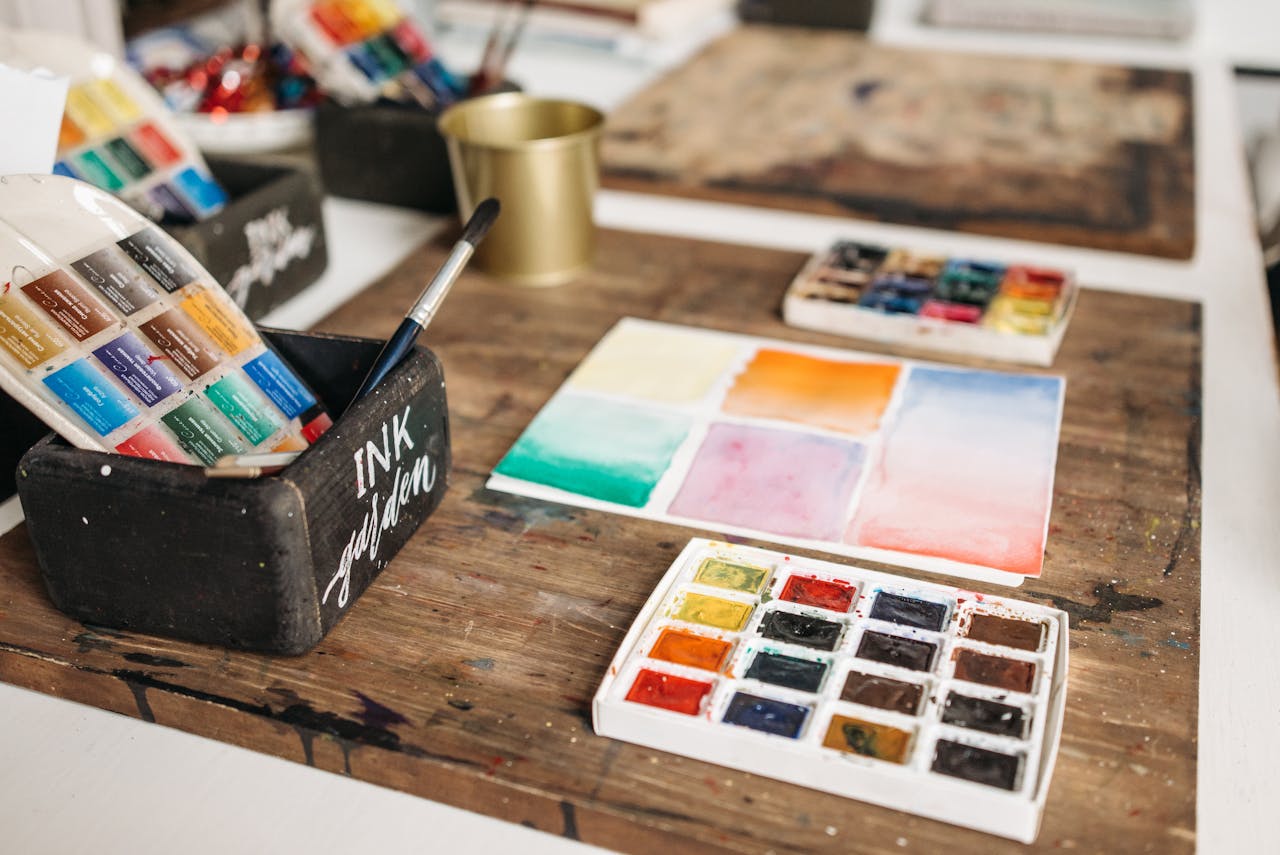 Find inspiration til kreative projekter med materialer fra MakeMake.dk